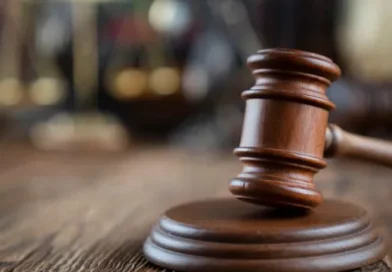 Advogado pede condenação do próprio cliente em SC e surpreende juíza