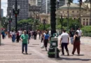 Pobreza cai a menor nível da série histórica nas metrópoles brasileiras, mas desigualdade sobe