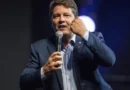 Mario Frias gravou ‘Dark Horse’ e foi a sessão na Câmara no mesmo dia, indicam documentos