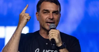 Flávio é responsabilizado por ameaça ao Pix e tarifaço em 8 de cada 10 mensagens opinativas, diz levantamento