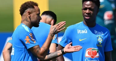 Ancelotti poupa sete titulares em treino com Neymar à disposição