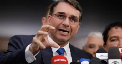 Flávio Bolsonaro vai abrir mão de segurança da PF durante campanha eleitoral