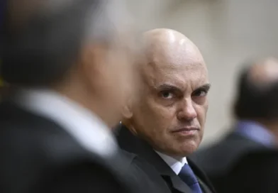 Moraes dá 10 dias para PF ouvir Flávio em caso de calúnia contra Lula 