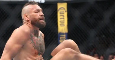 McGregor retorna ao UFC após cinco anos, mas perde com 69 segundos para Holloway