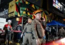 Mortos em incêndio em bar na Tailândia sobem para 30, e familiares aguardam identificação de corpos