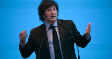 “Dura sanção”, destaca Clarín sobre Brasil rebaixar relação com Argentina