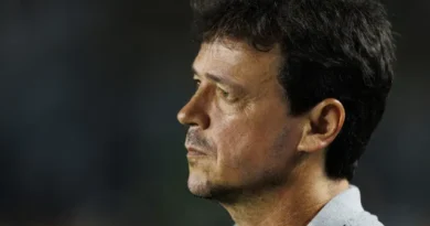 Diniz aponta frustração e tristeza no Corinthians com saída de Memphis: ‘Serviu de motivação’