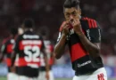 Flamengo bate Vitória no Maracanã e volta a pressionar líder Palmeiras