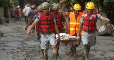 Equipes resgatam 350 pessoas presas em túnel no Nepal após inundações
