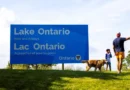 Canadá inaugura cartaz gigante no Lago Ontário; Trump rebate