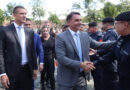 Ao lado de Flávio Bolsonaro, Ruas participa de formatura da PM e anuncia plano de segurança