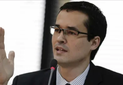 TSE suspende campanha de Deltan ao Senado e proíbe propaganda eleitoral