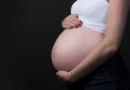 Resistência às vacinas contra gripe e covid coloca gestantes em risco