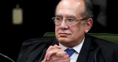 Gilmar propõe a Fachin vetar delegados da PF em gabinetes do STF após crise entre Mendonça e Moraes