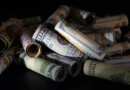 Dólar oscila em meio a ‘casadão’ do BC e cautela externa