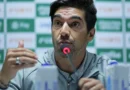 STJD marca julgamento de Abel Ferreira por chute em microfone no Brasileiro