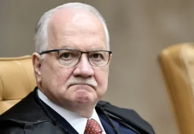 Fachin dá 72 horas para Mendonça se manifestar sobre afastamento de chefe da PF