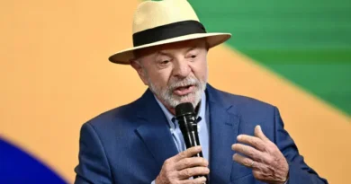 Cargo não pode ser usado para benefício pessoal em nome da democracia, diz Lula