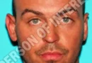 Quatro pessoas mortas em esfaqueamento nos EUA; criança luta pela vida