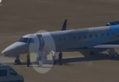 Vídeo de 2025 mostra Moraes saindo de jatinho de Vorcaro, diz jornal