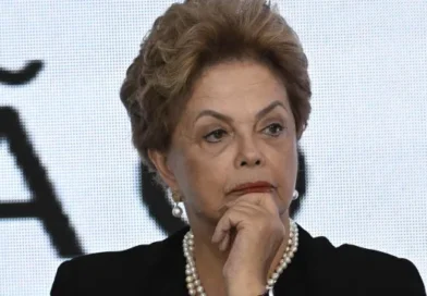 Dilma Rousseff é vaiada ao chegar para votar em Belo Horizonte