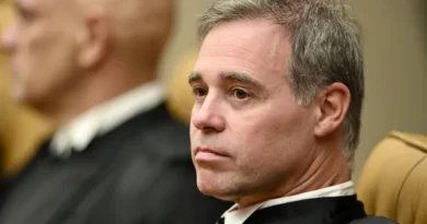 Mendonça diz que Flávio e Lula podem divulgar sigilos