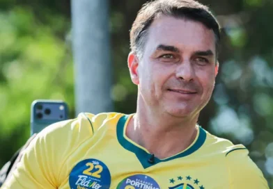 Lula diz que plano de ajuste de Flávio Bolsonaro é para ‘cortar do sangue do povo’