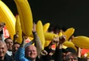 Liverpool-Manchester City foi invadido por bananas. Qual a explicação?
