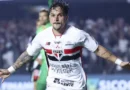 Artur desencanta, São Paulo vence Vasco e sonha com Libertadores