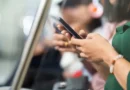 “Irrita”: Reino Unido multará quem ouve música sem fones nos transportes